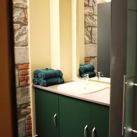 아파트 Berthe Artists House 라로셰안알데네